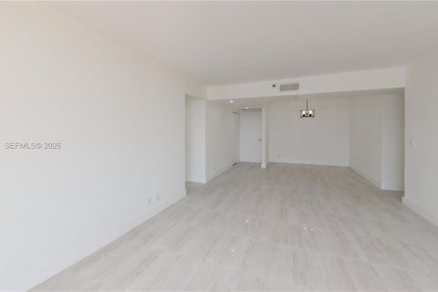 Condo in Aventura, Florida, 2 bedrooms № 2046414 - photo 9