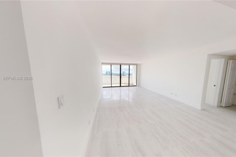 Condo in Aventura, Florida, 2 bedrooms № 2046414 - photo 12