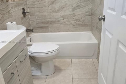 Купить коммерческую недвижимость в Майами, Флорида 191.56м2, № 2059479 - фото 9