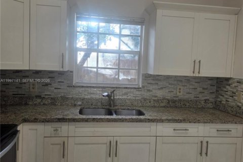 Купить коммерческую недвижимость в Майами, Флорида 191.56м2, № 2059479 - фото 3