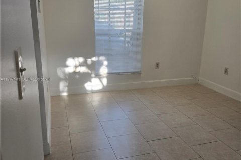 Купить коммерческую недвижимость в Майами, Флорида 191.56м2, № 2059479 - фото 7