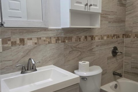 Купить коммерческую недвижимость в Майами, Флорида 191.56м2, № 2059479 - фото 10