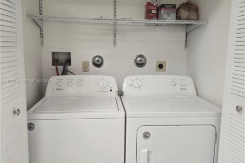 Купить коммерческую недвижимость в Майами, Флорида 191.56м2, № 2059479 - фото 5