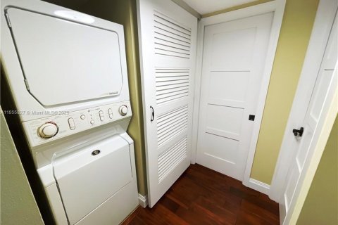 Condominio en alquiler en Fort Lauderdale, Florida, 2 dormitorios, 122.26 m2 № 1874199 - foto 17