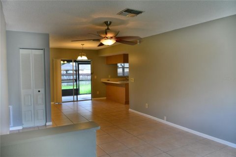 Villa ou maison à louer à Tampa, Floride: 3 chambres, 110.74 m2 № 1850188 - photo 2