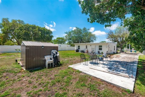 Купить виллу или дом в Майами-Гарденс, Флорида 3 спальни, 80.27м2, № 1972522 - фото 25