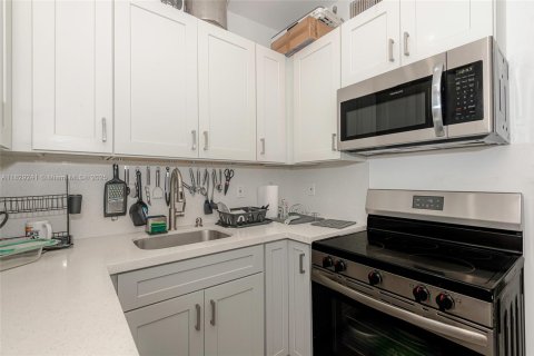 Купить виллу или дом в Майами-Гарденс, Флорида 3 спальни, 80.27м2, № 1972522 - фото 13