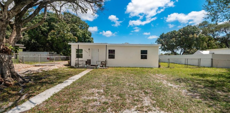 Дом в Майами-Гарденс, Флорида 3 спальни, 80.27м2 № 1972522