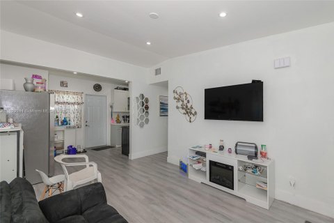 Купить виллу или дом в Майами-Гарденс, Флорида 3 спальни, 80.27м2, № 1972522 - фото 7