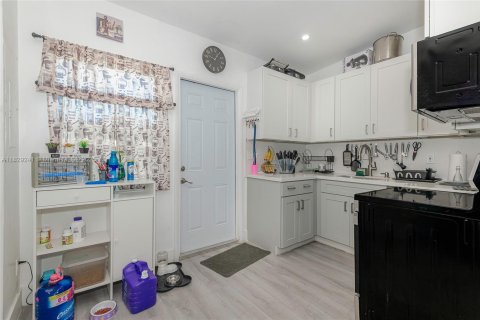 Купить виллу или дом в Майами-Гарденс, Флорида 3 спальни, 80.27м2, № 1972522 - фото 9