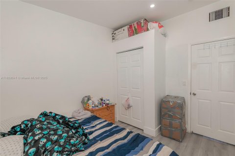 Купить виллу или дом в Майами-Гарденс, Флорида 3 спальни, 80.27м2, № 1972522 - фото 17
