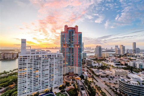 Condominio en venta en Miami Beach, Florida, 3 dormitorios, 214.23 m2 № 1748287 - foto 22