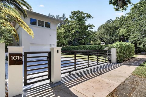 Villa ou maison à Coral Gables, Floride 3 chambres, 128.67 m2 № 2320021