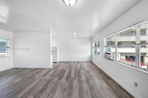 Apartamento en alquiler en Miami Beach, Florida, 1 dormitorio, 72 m2 № 1965419 - foto 11