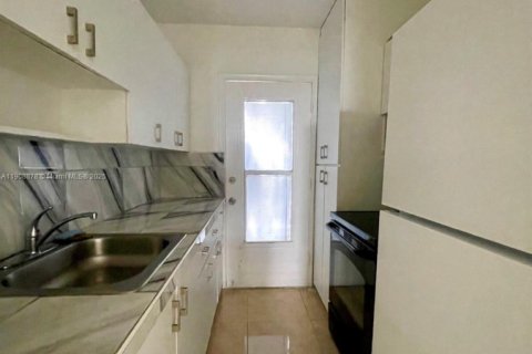 Apartamento en alquiler en Miami Beach, Florida, 1 dormitorio, 72 m2 № 1965419 - foto 4