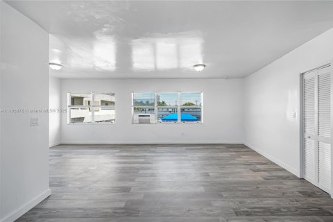 Apartamento en alquiler en Miami Beach, Florida, 1 dormitorio, 72 m2 № 1965419 - foto 10