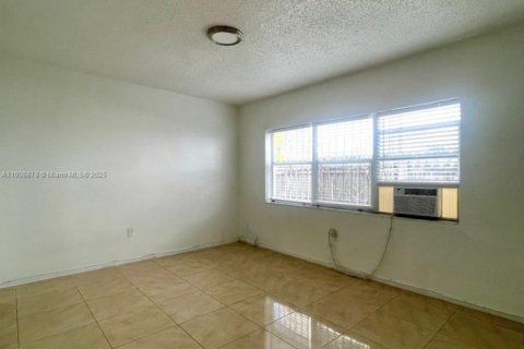 Apartamento en alquiler en Miami Beach, Florida, 1 dormitorio, 72 m2 № 1965419 - foto 5
