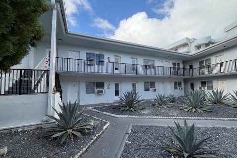 Apartamento en alquiler en Miami Beach, Florida, 1 dormitorio, 72 m2 № 1965419 - foto 1