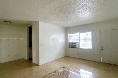 Apartamento en alquiler en Miami Beach, Florida, 1 dormitorio, 72 m2 № 1965419 - foto 3