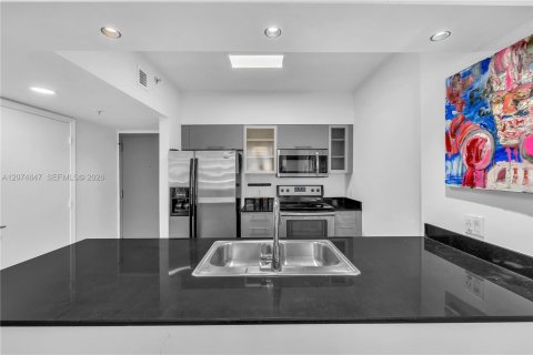 Condo in Miami, Florida, 1 bedroom  № 2313862 - photo 10