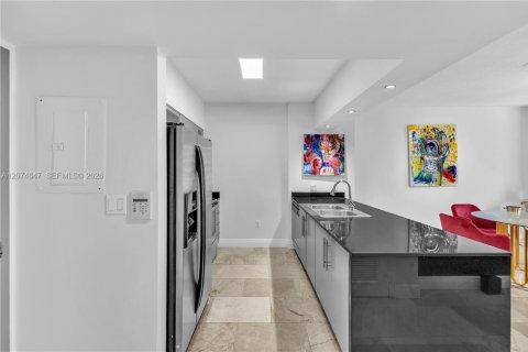 Condo in Miami, Florida, 1 bedroom  № 2313862 - photo 9