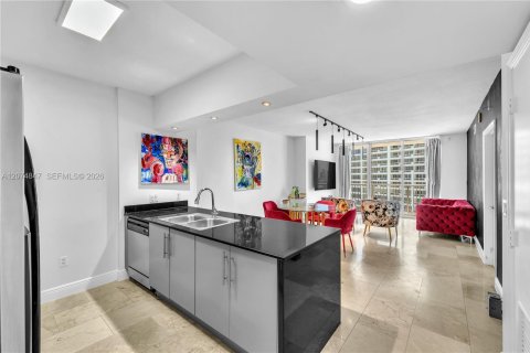 Condo in Miami, Florida, 1 bedroom  № 2313862 - photo 8