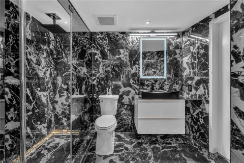 Condo in Miami, Florida, 1 bedroom  № 2313862 - photo 16