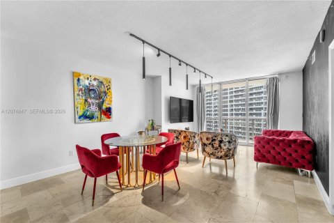 Condo in Miami, Florida, 1 bedroom  № 2313862 - photo 5