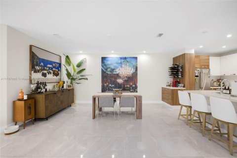 Condo in Coral Gables, Florida, 2 bedrooms  № 1704845 - photo 8