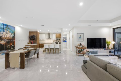 Condo in Coral Gables, Florida, 2 bedrooms  № 1704845 - photo 6