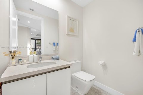Condo in Coral Gables, Florida, 2 bedrooms  № 1704845 - photo 4