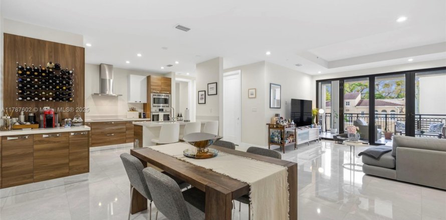 Condo in Coral Gables, Florida, 2 bedrooms  № 1704845