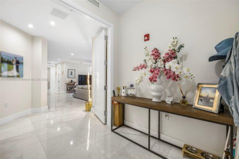 Condo in Coral Gables, Florida, 2 bedrooms  № 1704845 - photo 2