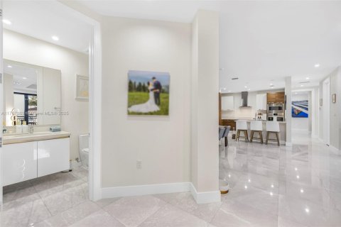 Condo in Coral Gables, Florida, 2 bedrooms  № 1704845 - photo 3