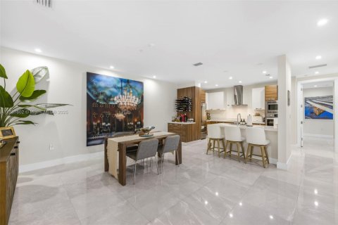 Condo in Coral Gables, Florida, 2 bedrooms  № 1704845 - photo 7