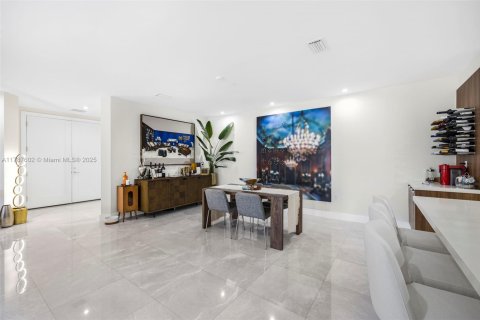 Condo in Coral Gables, Florida, 2 bedrooms  № 1704845 - photo 9