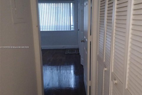Снять в аренду кондоминиум в Норт-Майами-Бич, Флорида 2 спальни, 86.58м2, № 1973388 - фото 8