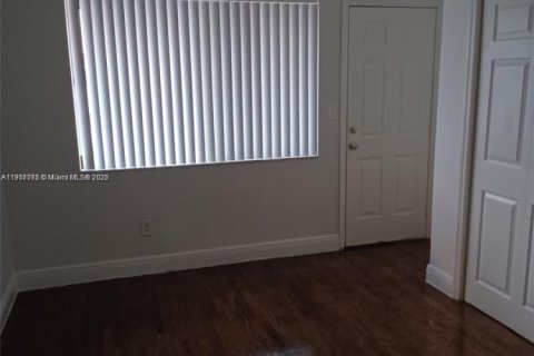 Снять в аренду кондоминиум в Норт-Майами-Бич, Флорида 2 спальни, 86.58м2, № 1973388 - фото 19