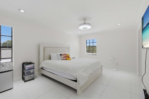 House in Tampa, Florida 4 bedrooms, 260.13 sq.m. № 2126181 - photo 24