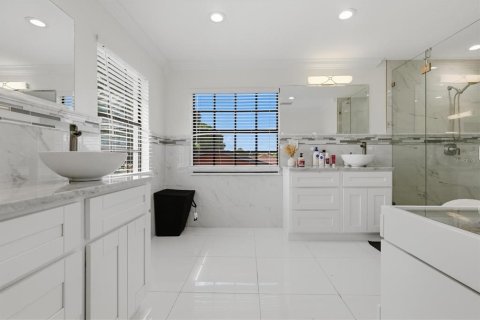 House in Tampa, Florida 4 bedrooms, 260.13 sq.m. № 2126181 - photo 27
