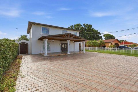 Villa ou maison à Tampa, Floride 4 chambres, 260.13 m2 № 2126181