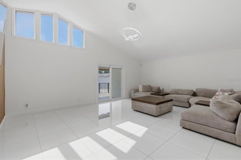House in Tampa, Florida 4 bedrooms, 260.13 sq.m. № 2126181 - photo 16