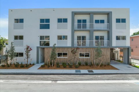 Снять в аренду виллу или дом в Майами, Флорида 2 спальни, 61.78м2, № 2034559 - фото 14