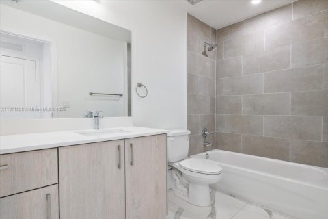 Снять в аренду виллу или дом в Майами, Флорида 2 спальни, 61.78м2, № 2034559 - фото 10