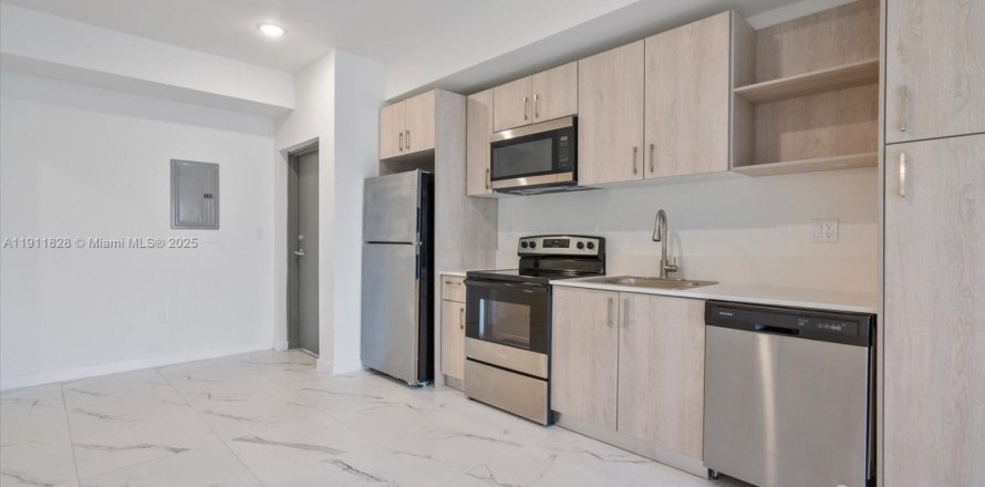 Дом в Майами, Флорида 2 спальни, 61.78м2 № 2034559