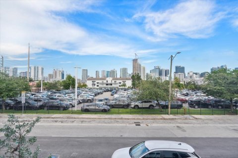 Снять в аренду виллу или дом в Майами, Флорида 2 спальни, 61.78м2, № 2034559 - фото 11