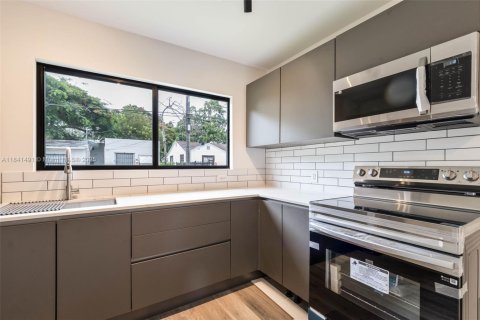 Appartement à louer à Miami, Floride: 3 chambres, 125.42 m2 № 1832493 - photo 2