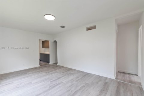 Apartamento en alquiler en Miami, Florida, 3 dormitorios, 125.42 m2 № 1832493 - foto 17