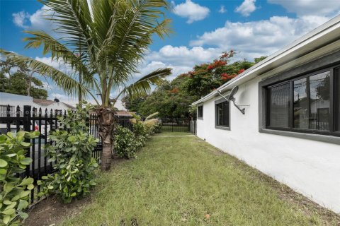 Apartamento en alquiler en Miami, Florida, 3 dormitorios, 125.42 m2 № 1832493 - foto 27