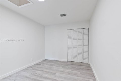 Appartement à louer à Miami, Floride: 3 chambres, 125.42 m2 № 1832493 - photo 23